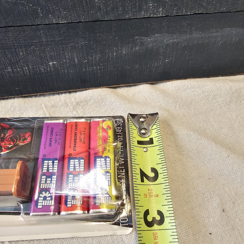 PEZ 2012 Star Wars Yoda character dispenser and candy - Picture 11 of 11